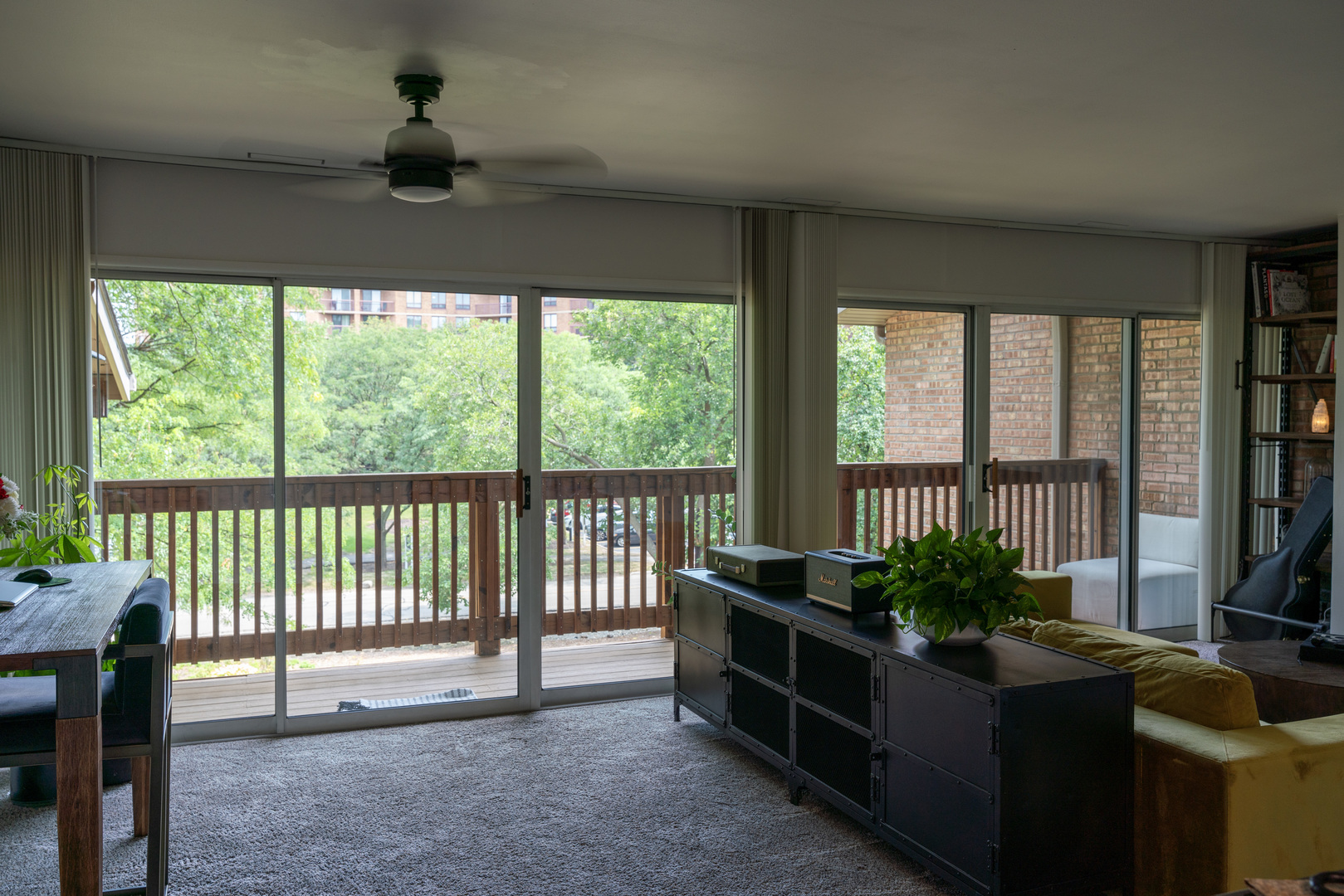 5880 Forest View Road, Unit F Lisle, IL 60532 - Photo 5 of 39 a living room with furniture and a potted plant