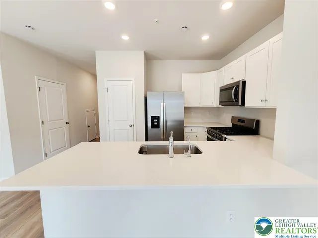 $2,450 | 1182 Susan Circle, Breinigsville, PA 18031