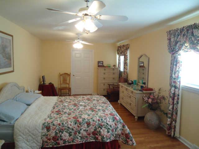 501 Spring Lane Columbia, TN 38401 - Photo 12 of 15 Huge master suite with extra large walk-in closet.... just an added surprise!