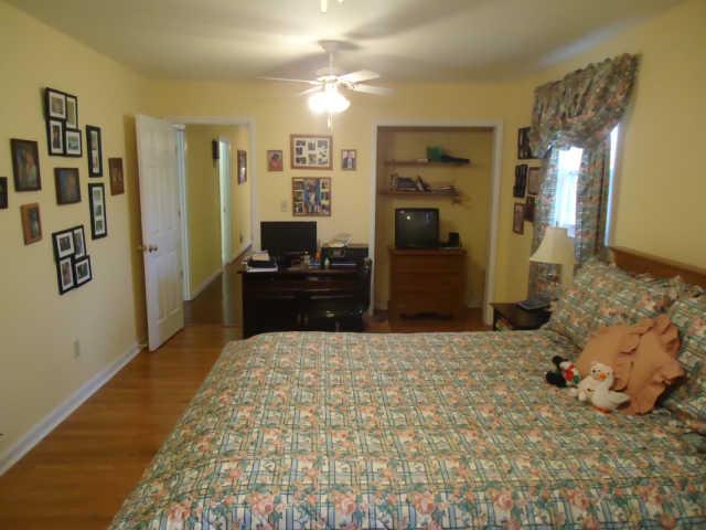 501 Spring Lane Columbia, TN 38401 - Photo 14 of 15 Your second bedroom is also huge!! Lots of possibilities!
