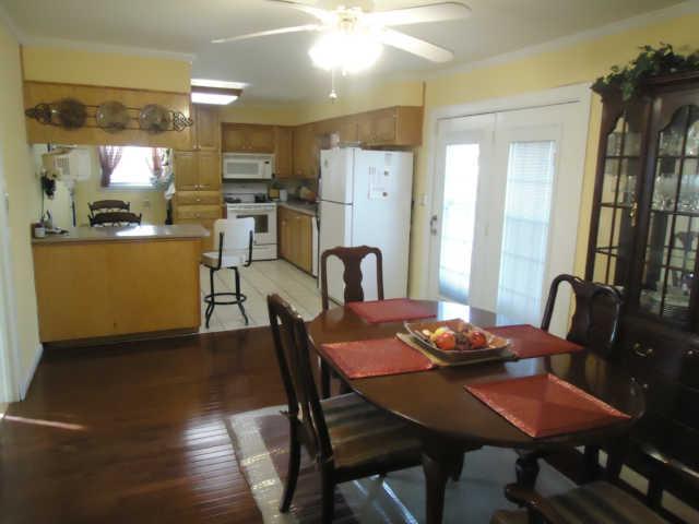 501 Spring Lane Columbia, TN 38401 - Photo 6 of 15 Looking into the eat-in kitchen from the dining area--easy flow for entertaining.
