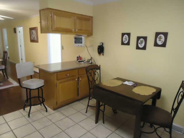 501 Spring Lane Columbia, TN 38401 - Photo 9 of 15 Eat-in area of the kitchen--cozy!