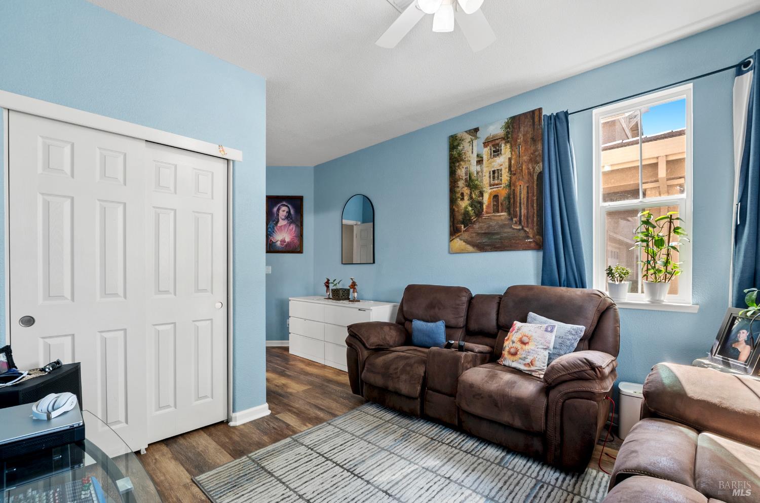5311 Gramercy Circle Fairfield, CA 94533 - Photo 21 of 43 a living room with furniture and a window