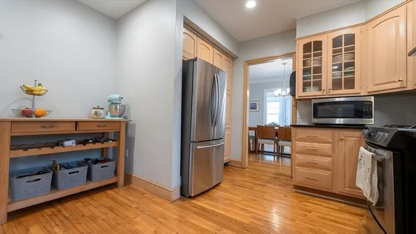 $4,100 | 27 Noble Street, Unit 1, Newton, MA 02465