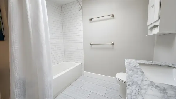 $4,100 | 27 Noble Street, Unit 1, Newton, MA 02465