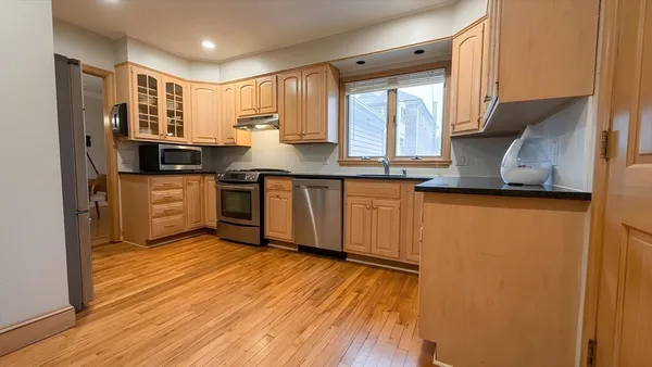 $4,100 | 27 Noble Street, Unit 1, Newton, MA 02465