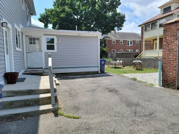 $4,100 | 27 Noble Street, Unit 1, Newton, MA 02465