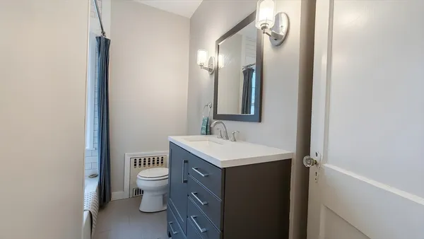 $4,100 | 27 Noble Street, Unit 1, Newton, MA 02465