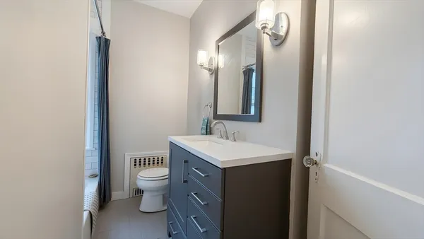 $4,100 | 27 Noble Street, Unit 1, Newton, MA 02465