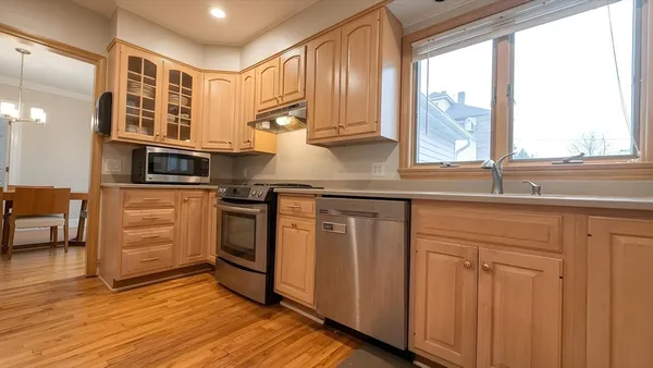 $4,100 | 27 Noble Street, Unit 1, Newton, MA 02465