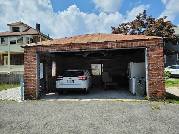$4,100 | 27 Noble Street, Unit 1, Newton, MA 02465
