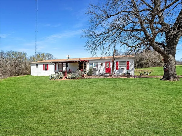 a view of an house with backyard space and garden