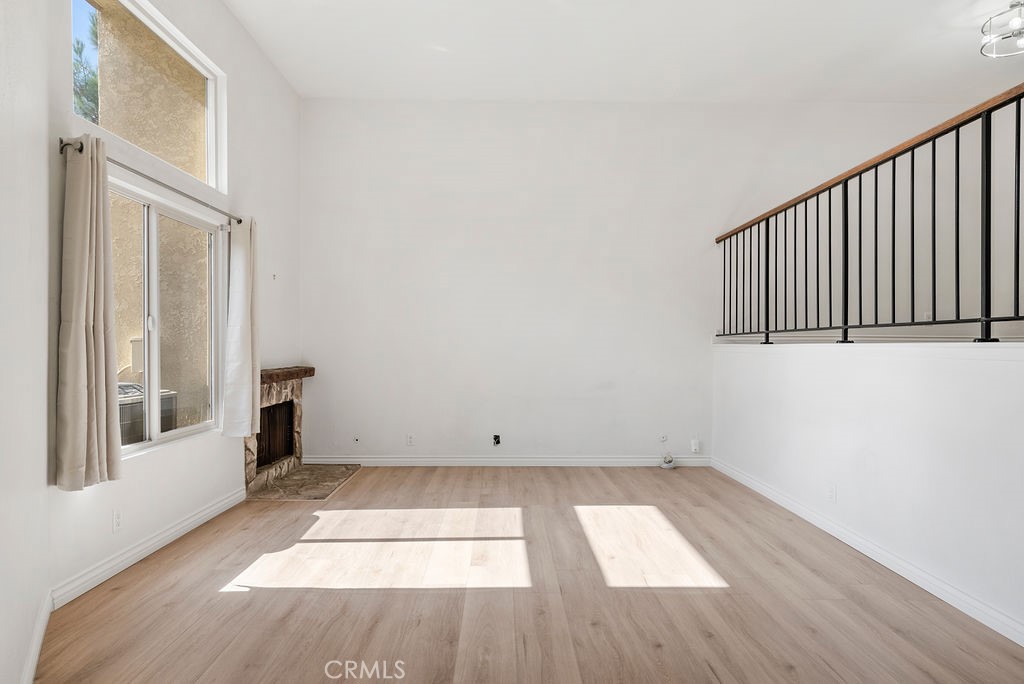 1881 Alpha Road, Unit 3 Glendale, CA 91208 - Photo 7 of 54 LIVING ROOM