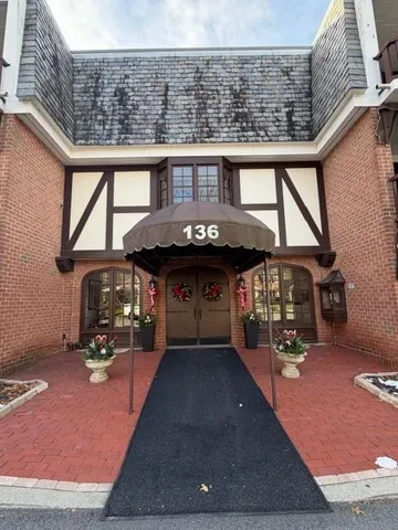 $2,000 | 136 Centennial Avenue, Unit 102, Sewickley, PA 15143