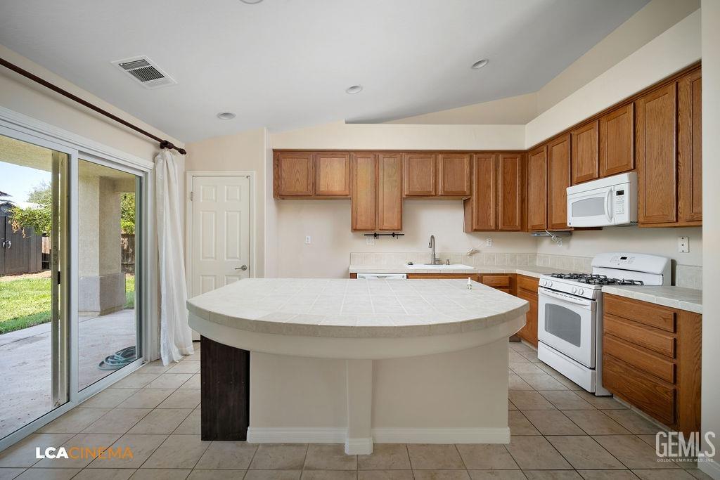 Undisclosed Address Bakersfield, CA 93313 - Photo 4 of 17