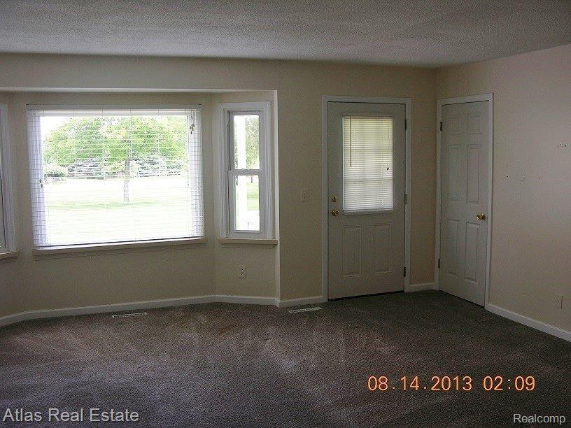 7212 Gale Road Grand Blanc, MI 48439 - Photo 6 of 10 DSCN8602.JPG