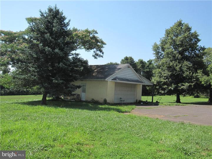 84 Ervin Road Pipersville, PA 18947 - Photo 14 of 18 Garage