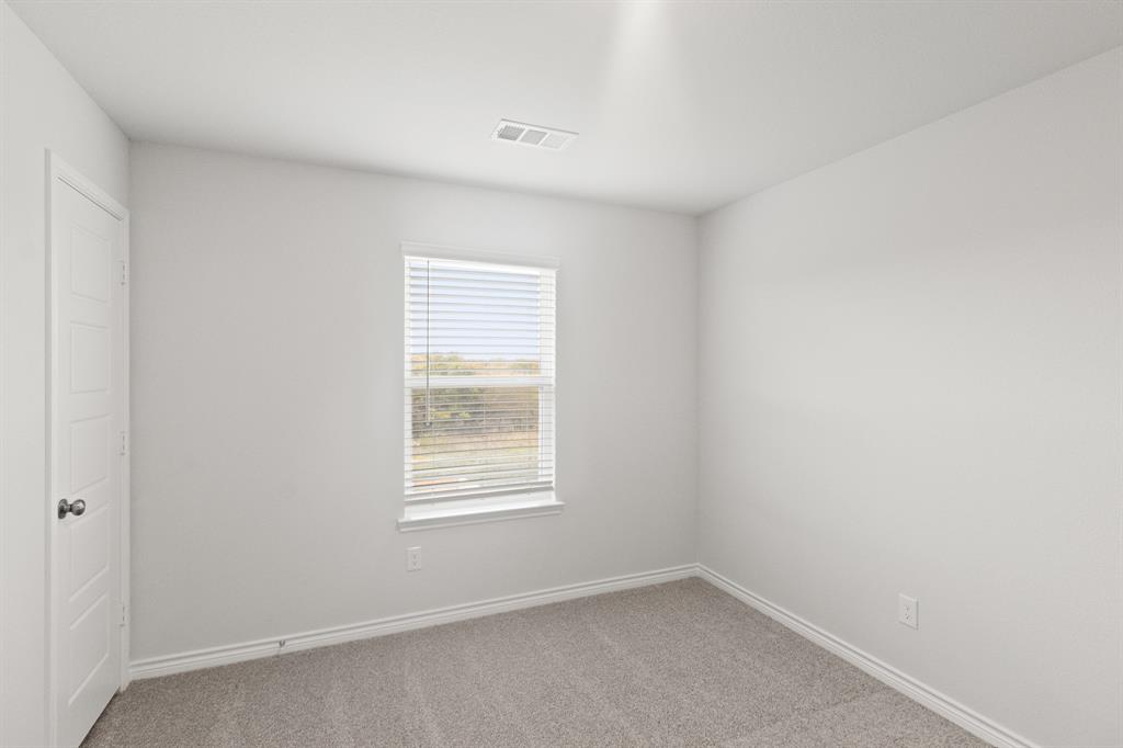 1606 Romans Road Ennis, TX 75119 - Photo 15 of 16 an empty room with a window