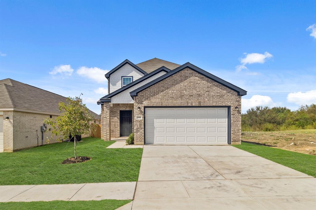 1606 Romans Road Ennis, TX 75119 - Photo 2 of 16 a front view of house with yard