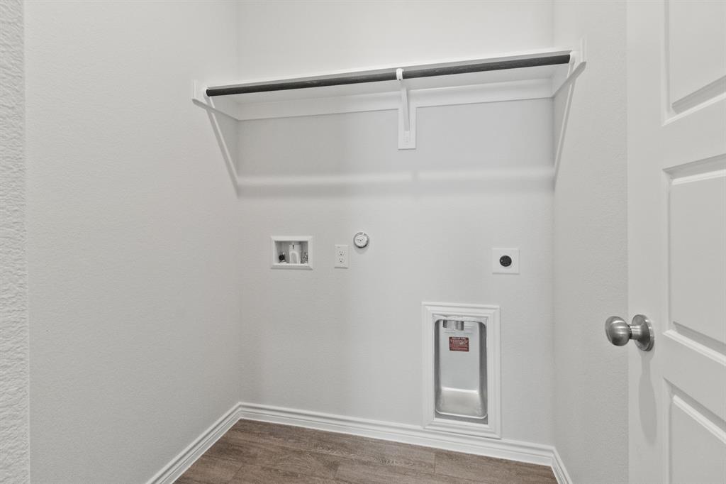 1606 Romans Road Ennis, TX 75119 - Photo 8 of 16 a view of a small room