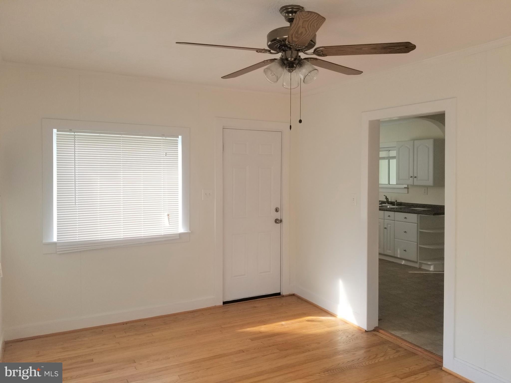1910 Marsh Road Baltimore, MD 21221 - Photo 8 of 22 Living Room