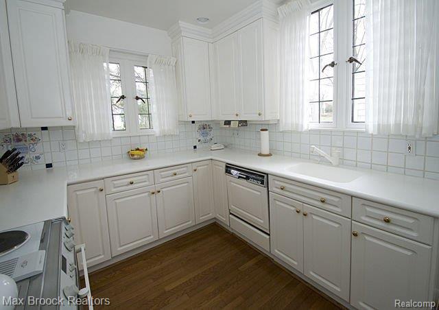 255 Linden Road Birmingham, MI 48009 - Photo 7 of 21 Kitchen