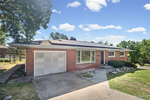 $200,000 | 2303 Fairview Drive, Alton, IL 62002