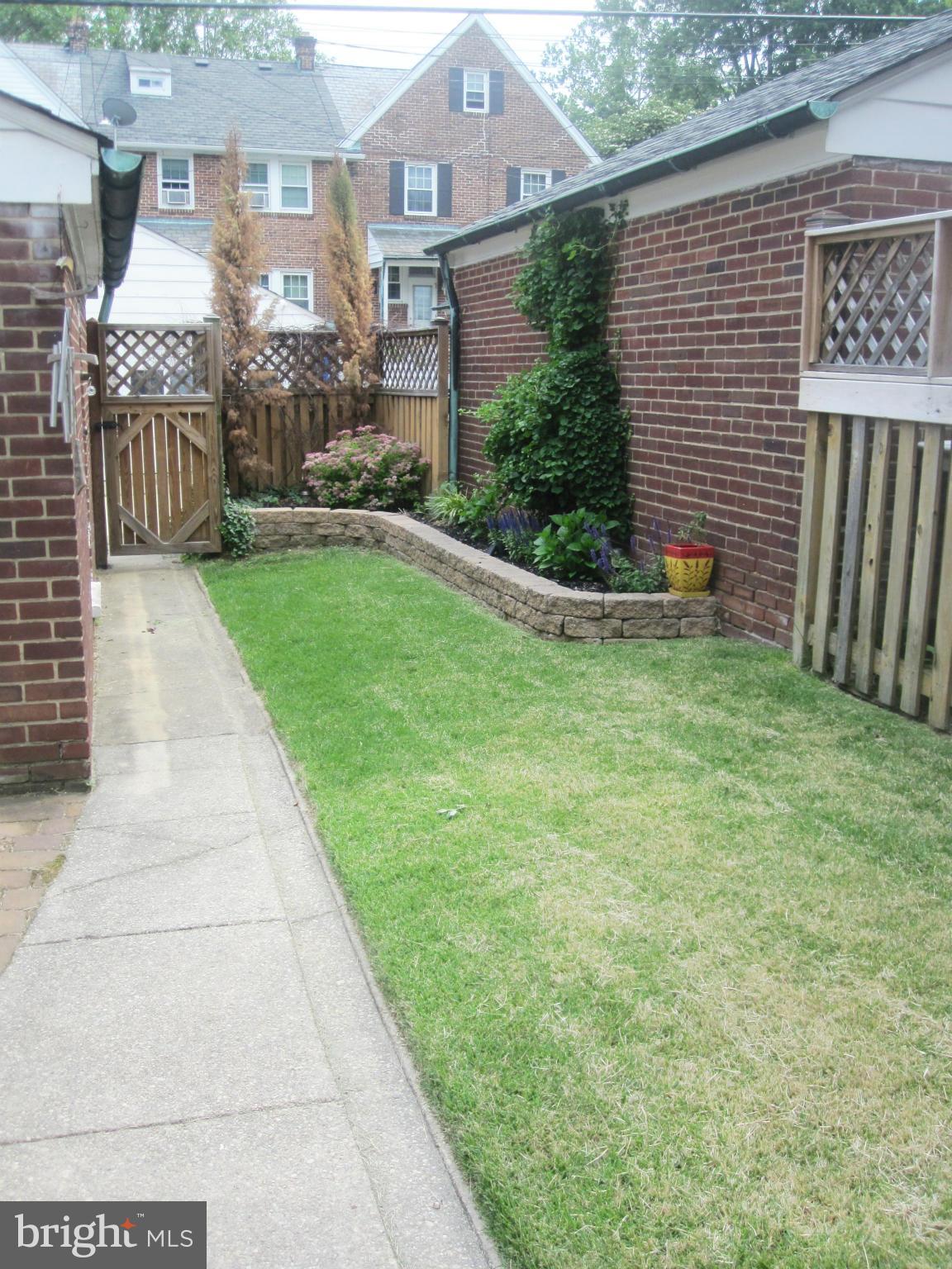 303 Murdock Road Baltimore, MD 21212 - Photo 25 of 25 a view of a back yard of the house