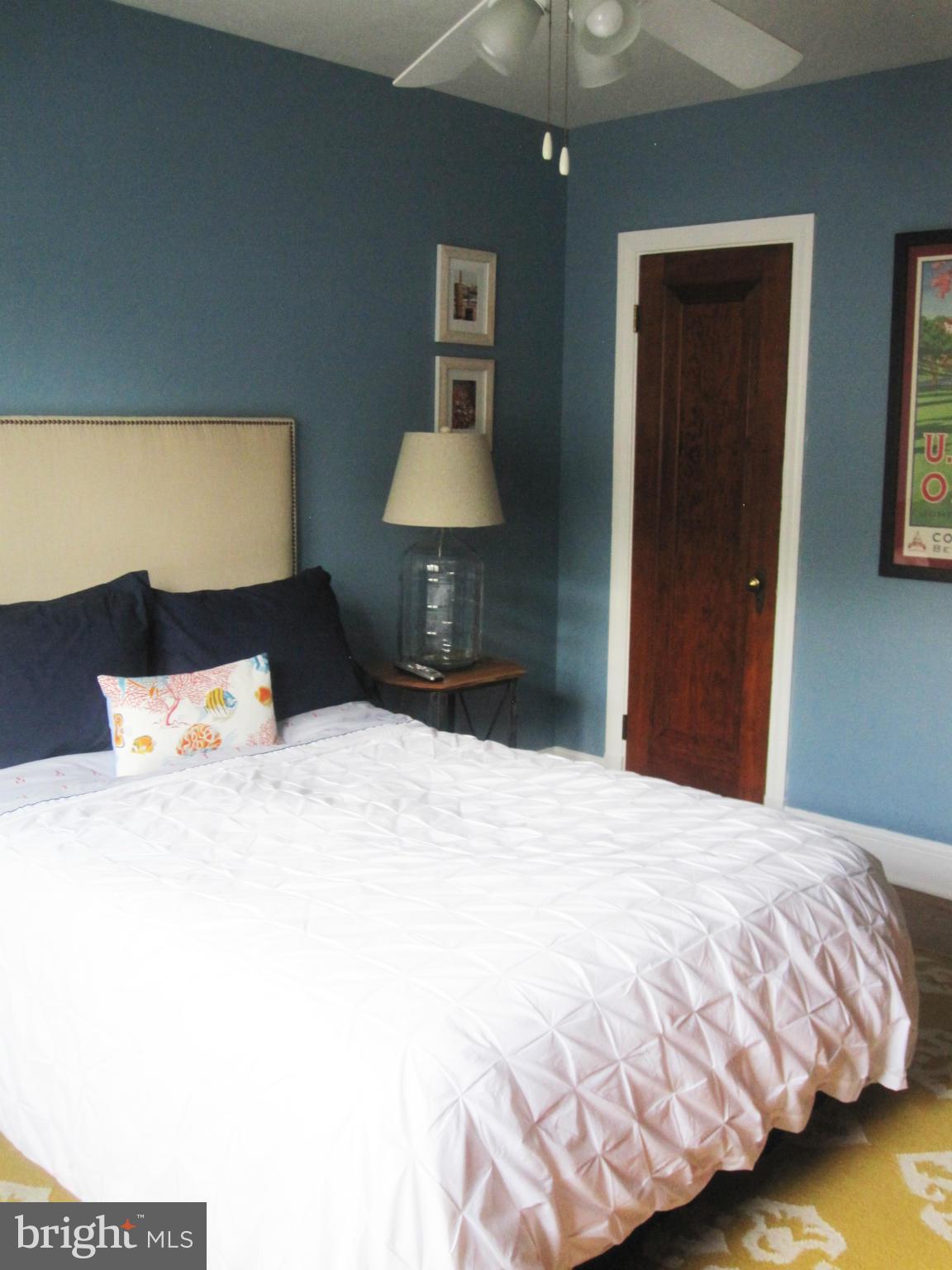 303 Murdock Road Baltimore, MD 21212 - Photo 10 of 25 a bedroom with a bed and a lamp