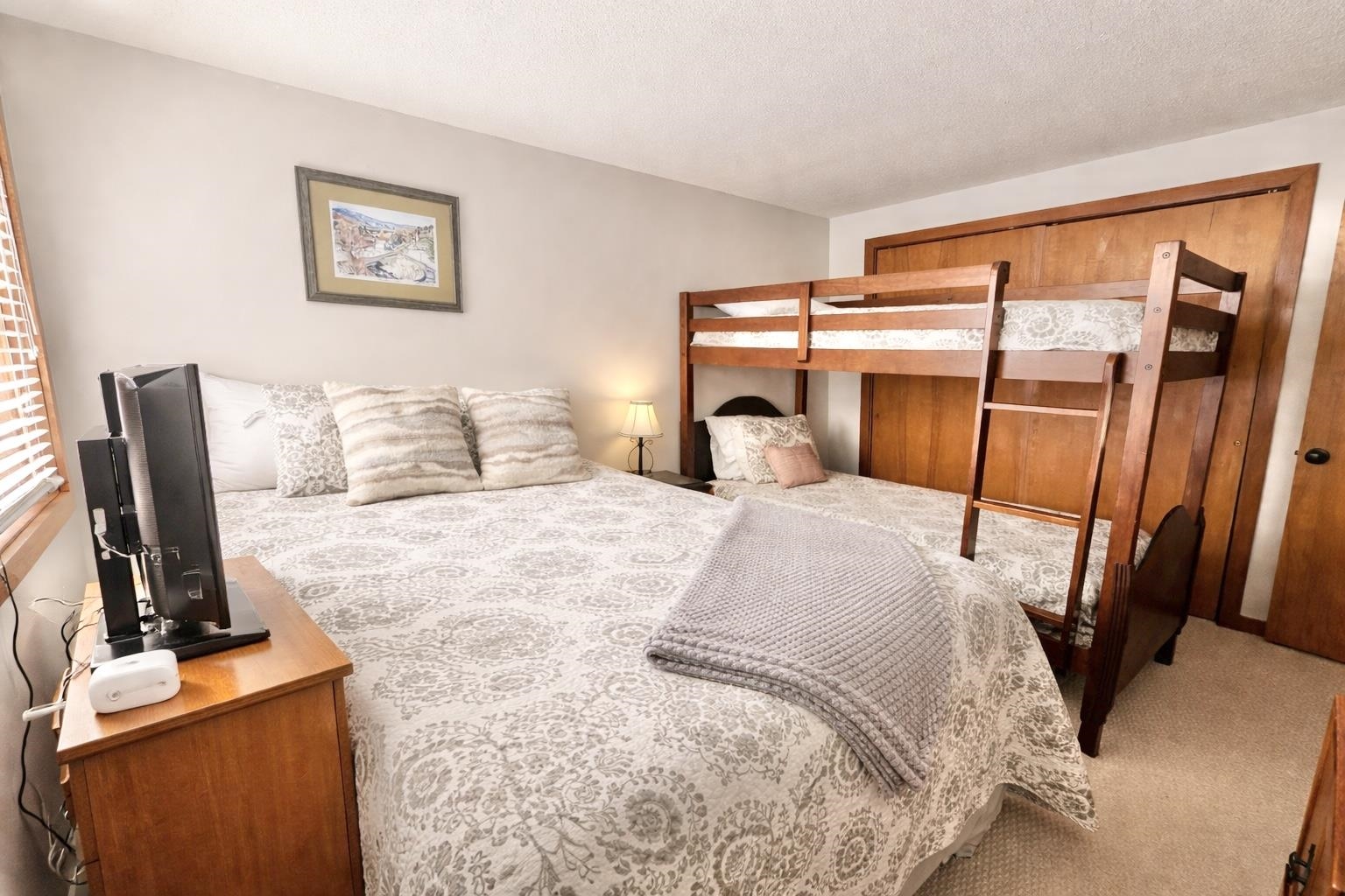 28 E Crosstown Road West Dover, VT 05356 - Photo 15 of 31