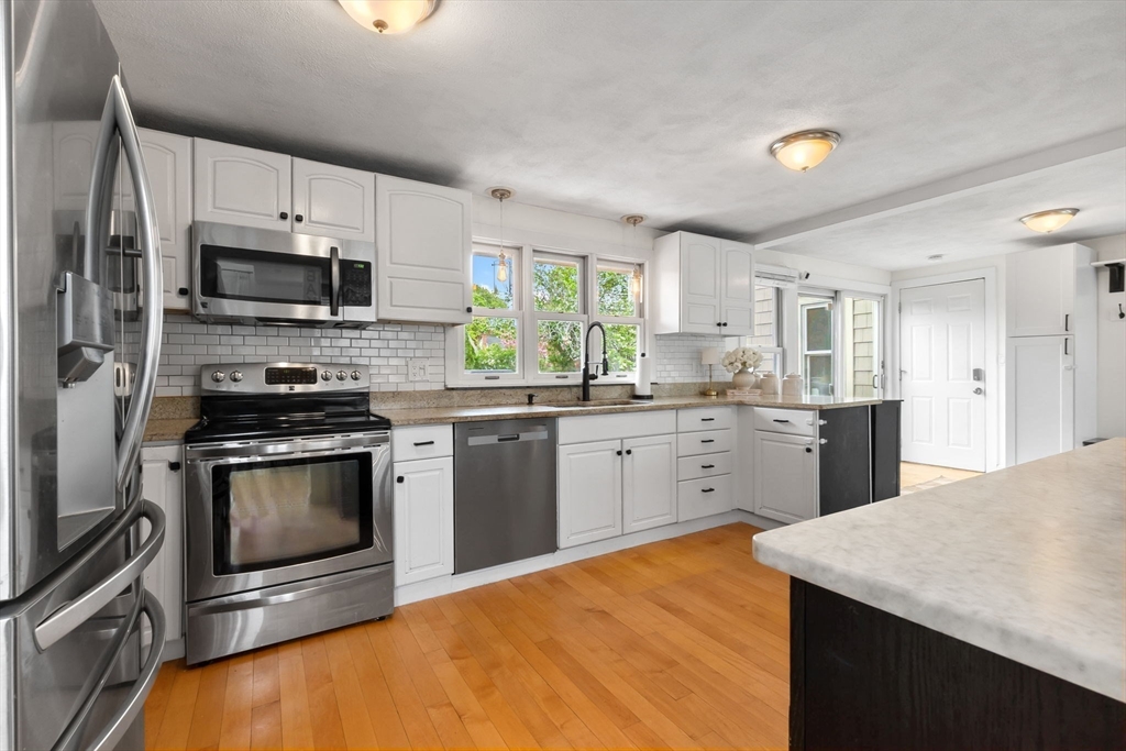 17 Stafford Road Danvers, MA 01923 - Photo 6 of 42
