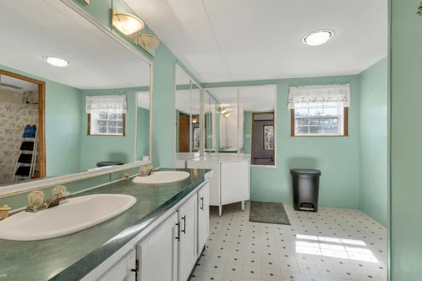 $299,900 | 69 Oak Drive, North Hampton, NH 03862