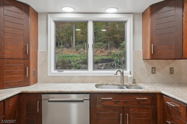 $699,000 | 143 Beacon Hill Road, Califon, NJ 07830