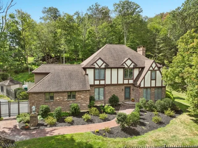$699,000 | 143 Beacon Hill Road, Califon, NJ 07830