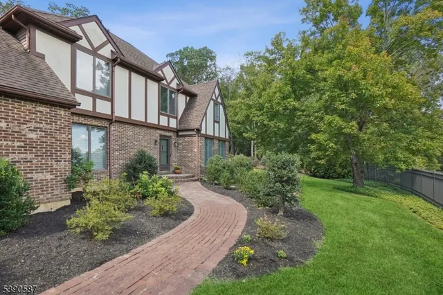 $699,000 | 143 Beacon Hill Road, Califon, NJ 07830