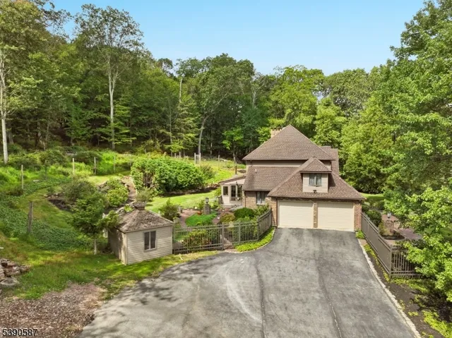 $699,000 | 143 Beacon Hill Road, Califon, NJ 07830