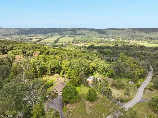 $699,000 | 143 Beacon Hill Road, Califon, NJ 07830