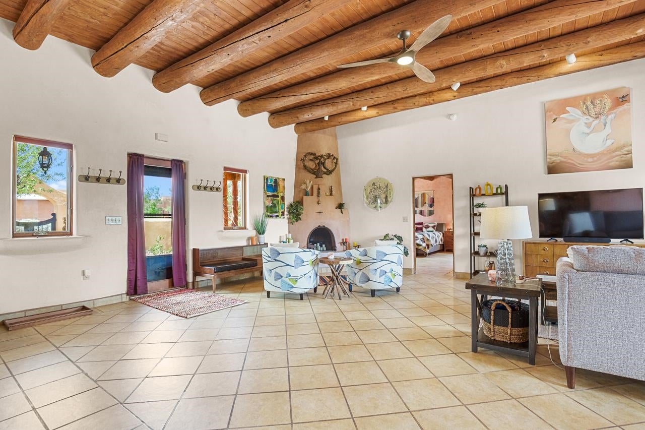 65 Las Tusas Road Ranchos de Taos, NM 87557 - Photo 8 of 46 Gallery Image 8