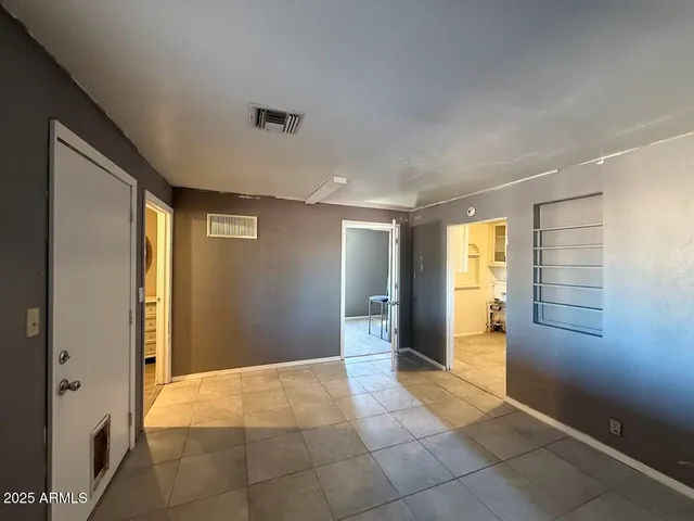 a view of entryway with a livingroom