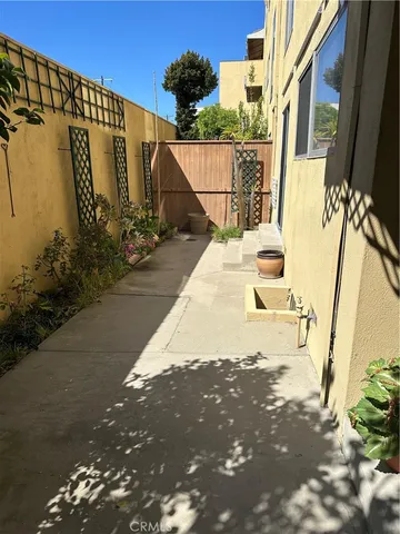 $519,000 | 6225 Coldwater Canyon Avenue, Unit 117, North Hollywood, CA 91606
