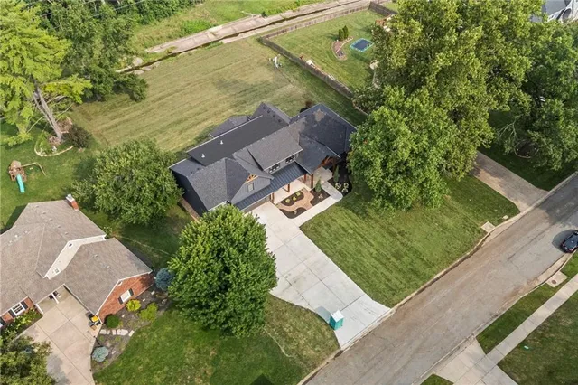 $1,550,000 | 9517 Linden Street, Overland Park, KS 66207