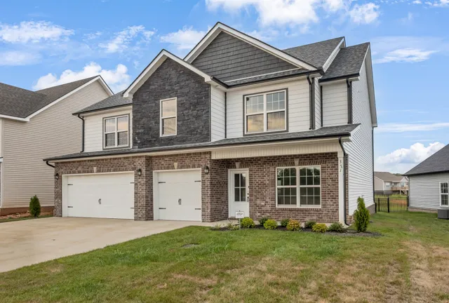 $494,900 | 371 Kingland Lane, Clarksville, TN 37043