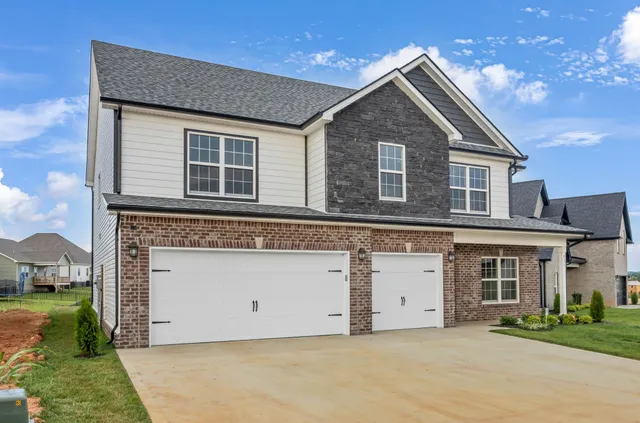 $494,900 | 371 Kingland Lane, Clarksville, TN 37043