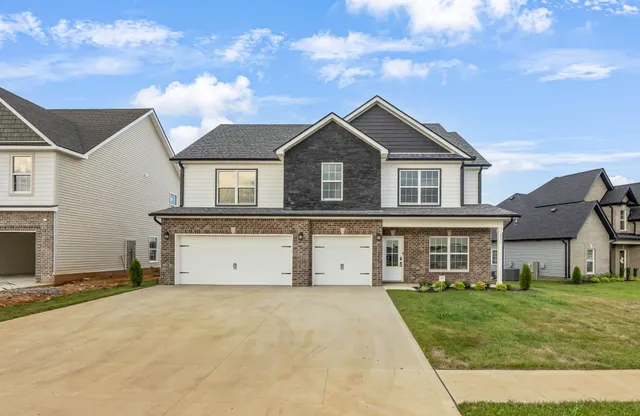 $494,900 | 371 Kingland Lane, Clarksville, TN 37043
