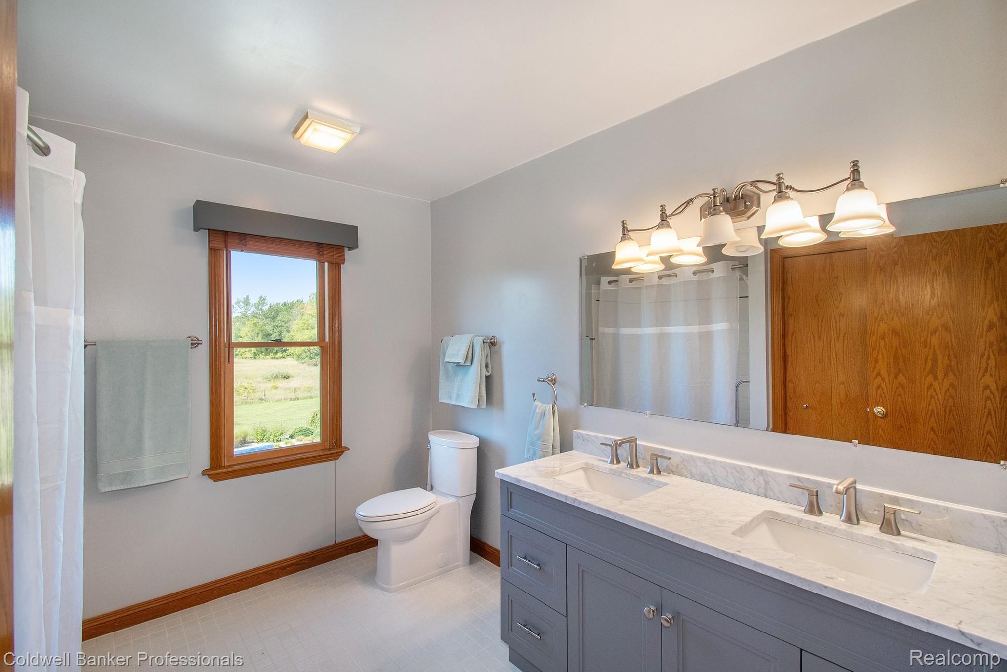 2706 Clark Road Lapeer, MI 48446 - Photo 33 of 44 Full Bath
