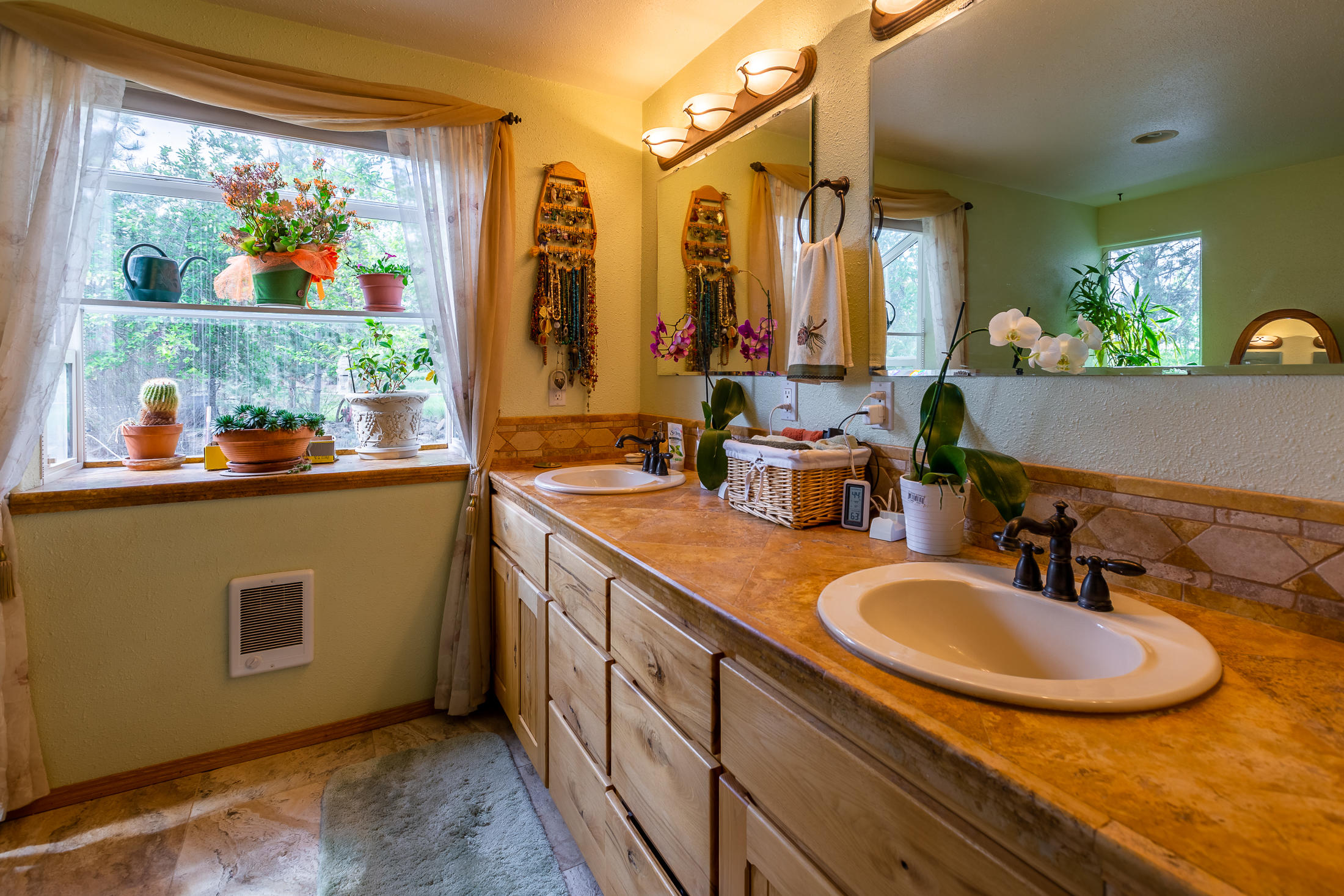 61255 Ward Road Bend, OR 97702 - Photo 24 of 63 Master Bath & Double Sinks