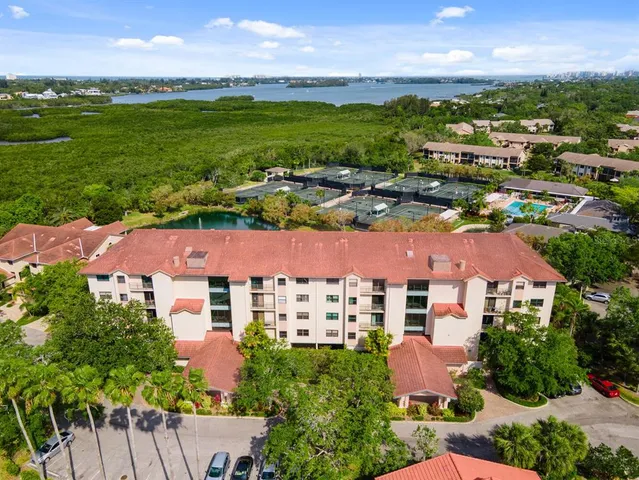 $575,000 | 5400 Eagles Point Circle, Unit 405, Sarasota, FL 34231