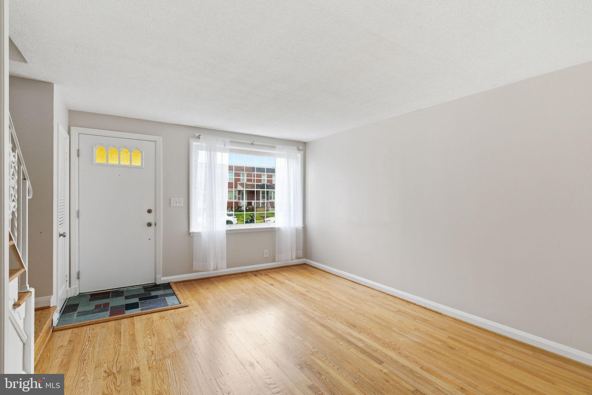 762 Fulbrook Road Dundalk, MD 21222 - Photo 5 of 34 Living Room