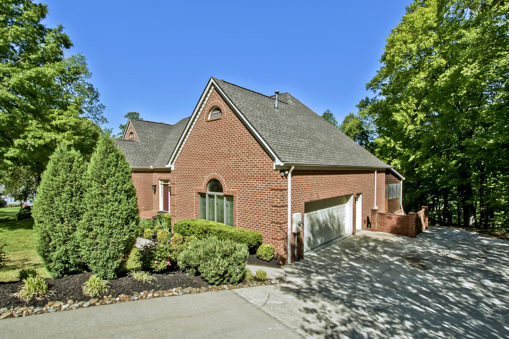 141 Baypath Drive Oak Ridge, TN 37830 - Photo 2 of 40 02_BaypathDrive_141_RightFront
