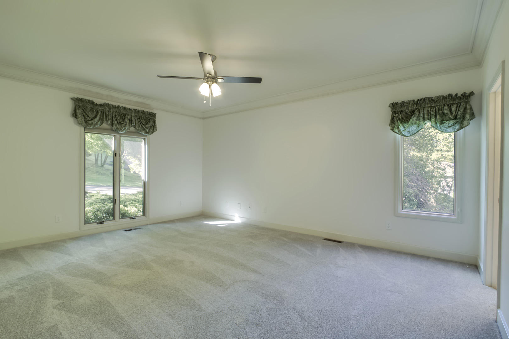 141 Baypath Drive Oak Ridge, TN 37830 - Photo 18 of 40 18_BaypathDrive_141_MasterBedroom01